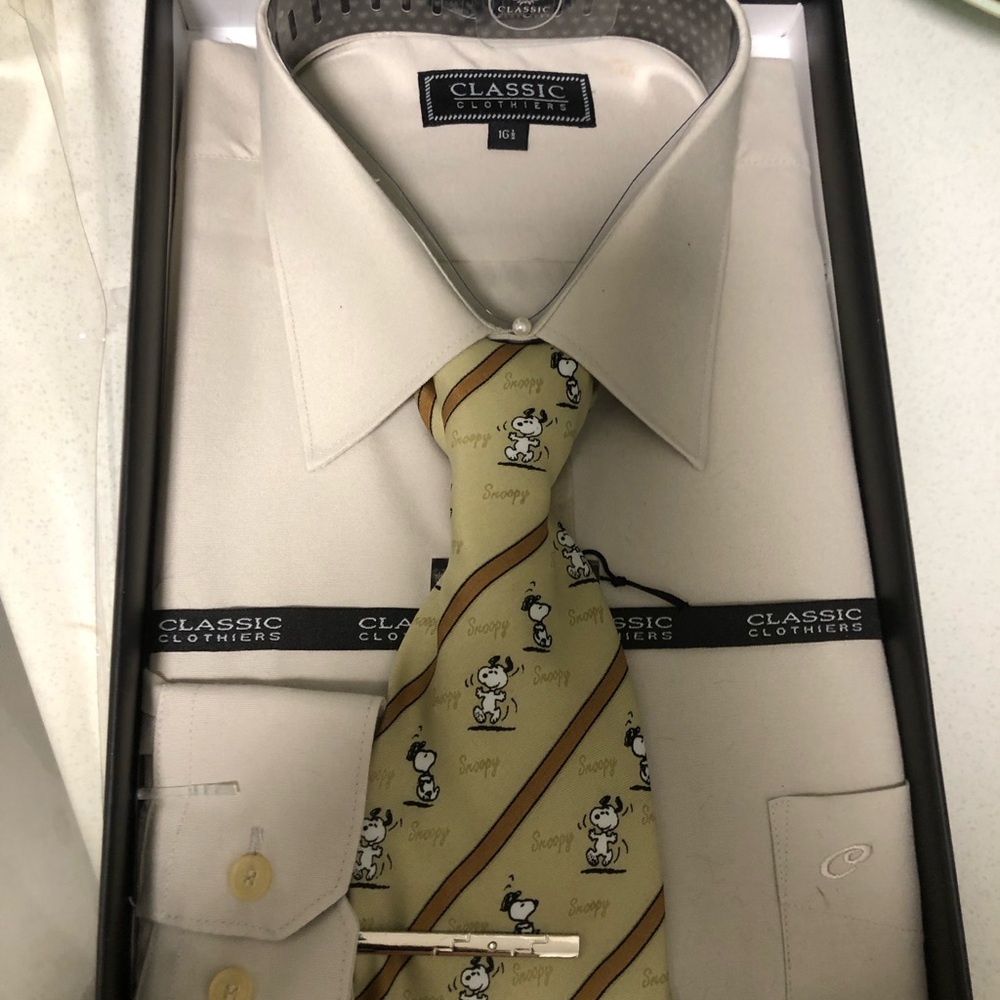 Men's Cream Dress Shirt with Patterned Yellow Tie